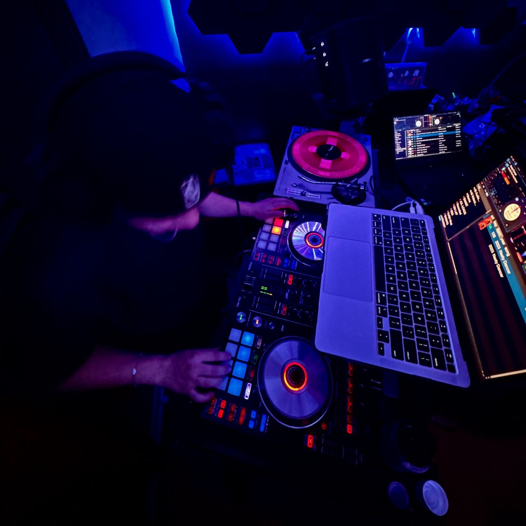 デトロイトハウス！ Moods & Grooves Classics v3 Stream DJ G3 music | Listen to songs, albums, playlists for
