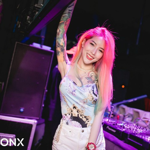 DJ vV 11 — artist photo