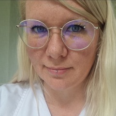 Saskia 696