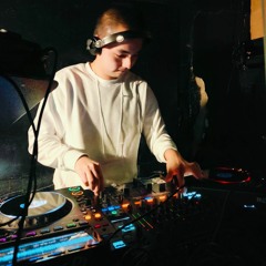 DJ V10