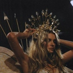 𝐥𝐨𝐯𝐞𝐥𝐲𝐜𝐥𝐨𝐱𝐝