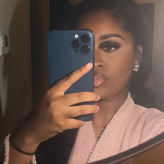 naomy m