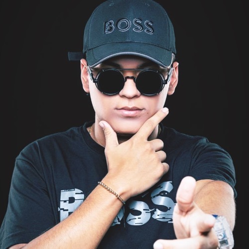 Stream Daniel Escobar👾 music | Listen to songs, albums, playlists for ...