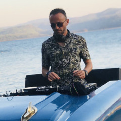 First Kiss 2017-10-13