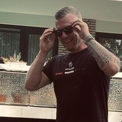 Niclas S.