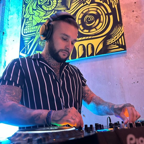 Alex Young vs Butch - No Minimofongo Worries (Guaro Mashup)