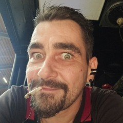 Mike F. Indianername [[Kleine Pfeife]]