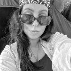 LizzyMcFeyer aka Emma Roddsen