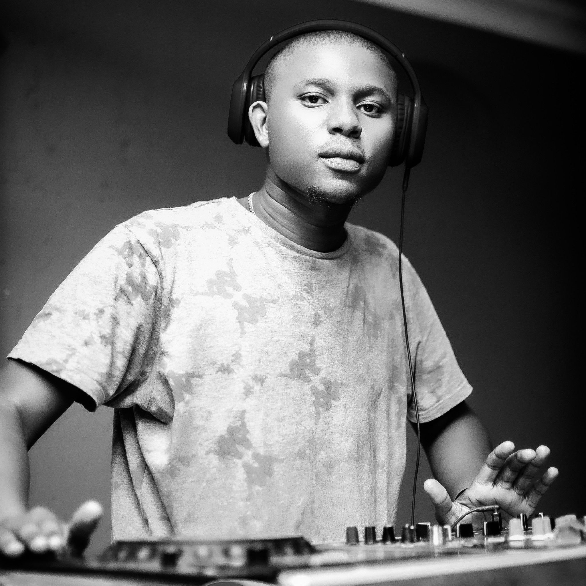 SHOCKWAVE DJ