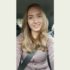 hollieelainaxx