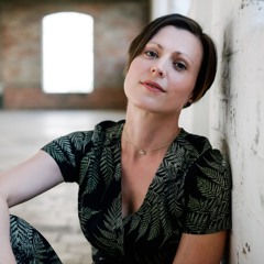 Sara Dylan Voice Over