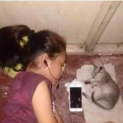 여름을 향해 목소리를 쥐어짜며