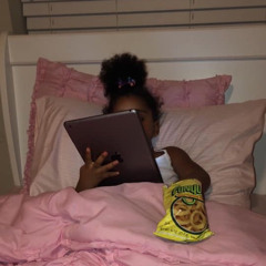 iHeartKyiaaa(@pradaa.kyiaaa)