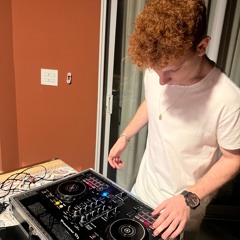 DJ Theo Mantovan
