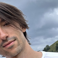 Tommilovesbass