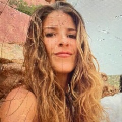 Marina Loscertales Beca