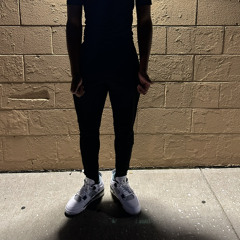 ︎
