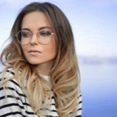 Laura  Howell