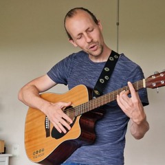 Singersongwriter Marc Elders
