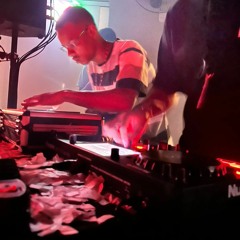 DJ LB