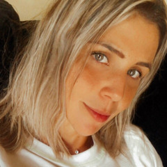 Anne Oliveira