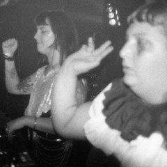 Genoux Cassés Medieval Happy Dark Rave