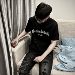 cậu bé đeo kiếng