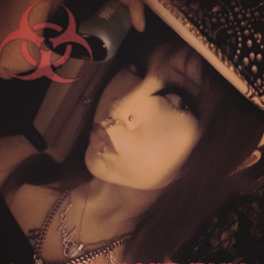 ☣︎ chloe ☣︎