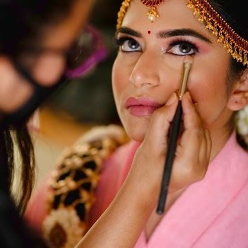 Get the best professional makeup courses fees in Bangalore