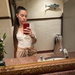 Hailee Oso Pretty Villa