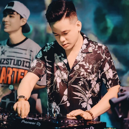 DJ/PRODUCER BEVIS — artist photo