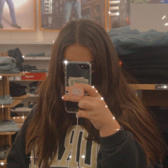 𝐸𝑚𝑖𝑙𝑦 𝑆𝑛𝑦𝑑𝑒𝑟