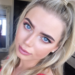 Chloe X Rose Redmill