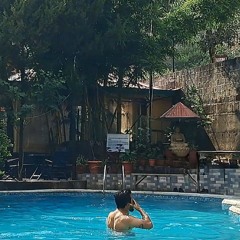 Paras