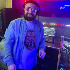 dj_paul_thomas (smiler)