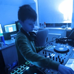 Evan Tek
