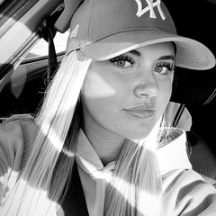 chloe may 🙋‍♀️