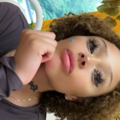 Larissa🕸️