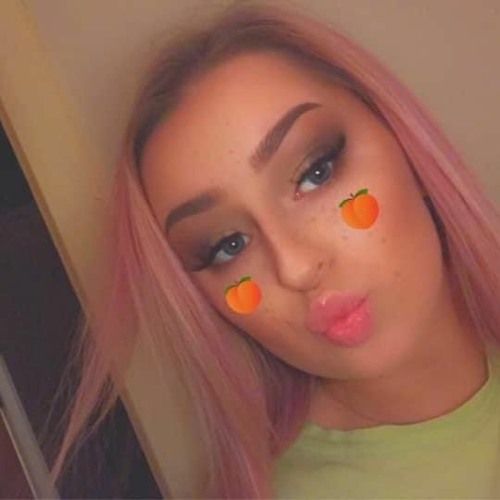 Ellie Moore’s Instagram, Twitter & Facebook on IDCrawl