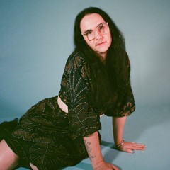 Gavilán Rayna Russom