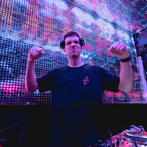 Stream Markus Rives - Riveshow #01 by Markus Rives | Listen online for ...