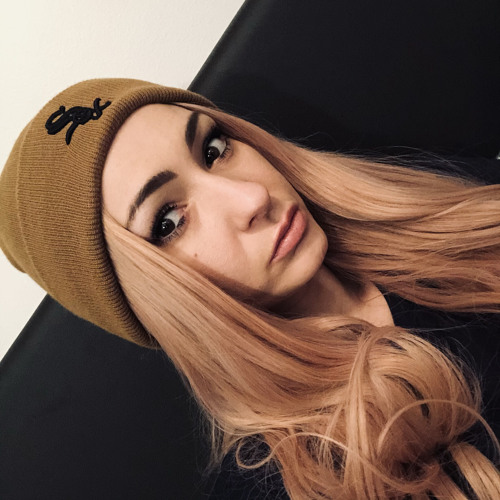 Mona Shareen’s avatar