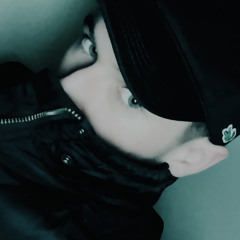 GLAMOUR®