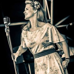 Miss Jones Vintage Singer