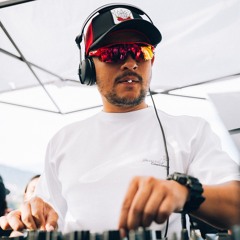 A.M. DJ / minimal deep tech . deep house . house