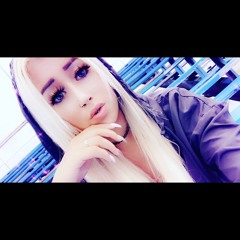 Kayla McInnes くる