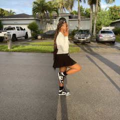 𝐒𝐡𝐞 𝐋𝐨𝐰𝐤𝐞𝐲☆