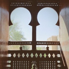 س