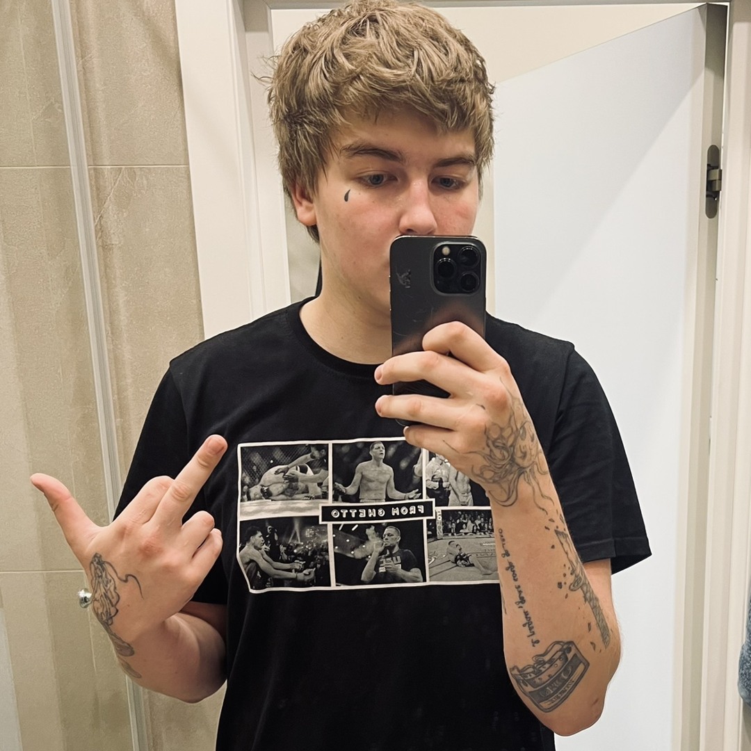 YUNG HUSTLE’s avatar
