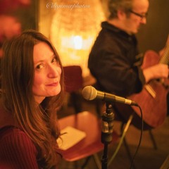 Laetitia Botti chante les chansons qu'elle aime.